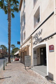 Holidays & Work HOTEL RESTAURANT