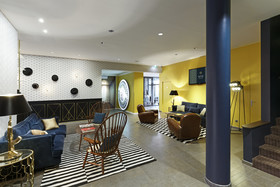 Gatsby Hotel & Restaurant