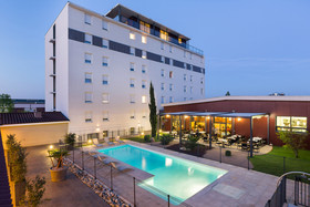 Gatsby Hotel & Restaurant