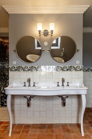 Chateau De Collias Hotel & Restaurant