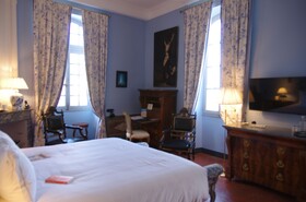 Chateau De Collias Hotel & Restaurant