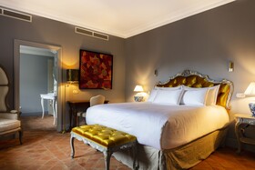 Chateau De Collias Hotel & Restaurant