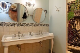 Chateau De Collias Hotel & Restaurant