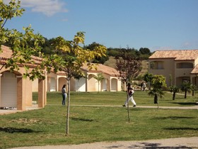 Park & Suites Village Brissac