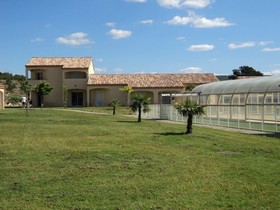 Park & Suites Village Brissac