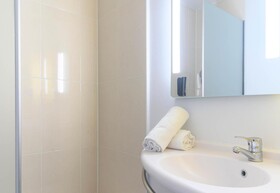 B&B HOTEL Nîmes Centre Arènes