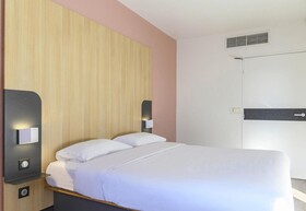 B&B HOTEL Nîmes Centre Arènes