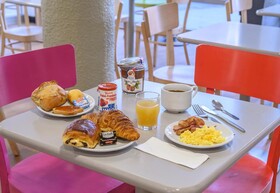 B&B HOTEL Nîmes Centre Arènes