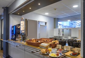 B&B HOTEL Nîmes Centre Arènes