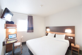 B&B Hôtel Nîmes Centre Arènes