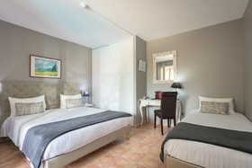 Hotel Le Saint Genies