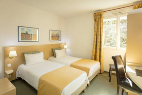Hotel Le Saint Genies