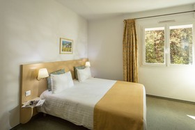 Hotel Le Saint Genies