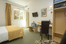 Hotel Le Saint Genies