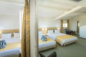 Hotel Le Saint Genies