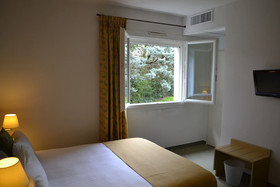 Hotel Le Saint Genies