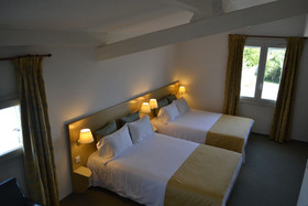 Hotel Le Saint Genies