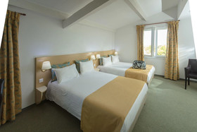 Hotel Le Saint Genies