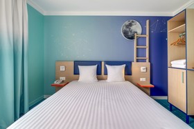 Grand Magic Hotel