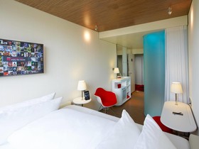 citizenM Paris La Defense Hotel