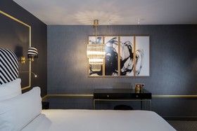 Snob Hotel