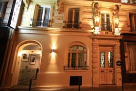 De Nemours