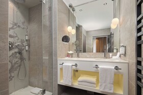 Hotel La Lanterne & Spa By Timhotel