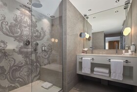 Hotel La Lanterne & Spa By Timhotel