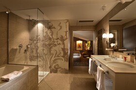 Hotel La Lanterne & Spa By Timhotel