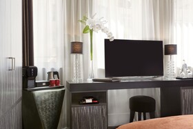 The One Alma Paris