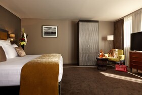 The One Alma Paris