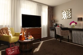 The One Alma Paris