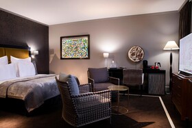 The One Alma Paris