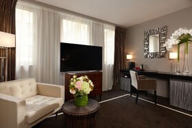 The One Alma Paris