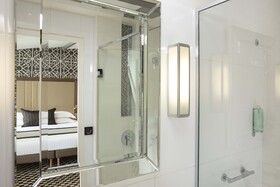 Hôtel Philéas Lazare & SPA