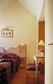 Hôtel Suites Unic Renoir St. Germain