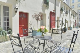 Hôtel Suites Unic Renoir St. Germain