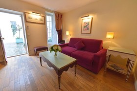 Hôtel Suites Unic Renoir St. Germain