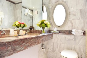 Hôtel Suites Unic Renoir St. Germain