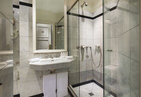 Le Dokhan's, Paris Arc de Triomphe, a Tribute Portfolio Hotel