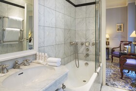 Le Dokhan's, Paris Arc de Triomphe, a Tribute Portfolio Hotel