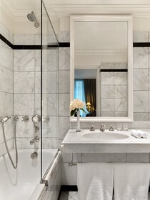 Le Dokhan's, Paris Arc de Triomphe, a Tribute Portfolio Hotel