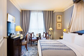 Le Dokhan's, Paris Arc de Triomphe, a Tribute Portfolio Hotel