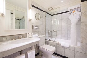 Le Dokhan's, Paris Arc de Triomphe, a Tribute Portfolio Hotel