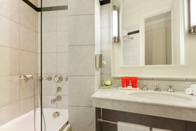 Le Dokhan's, Paris Arc de Triomphe, a Tribute Portfolio Hotel