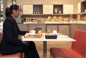 Mercure Paris Montparnasse Raspail Hotel