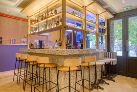 Oh La La! Hotel Bar