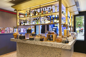 Oh La La! Hotel Bar