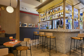 Oh La La! Hotel Bar