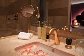 Paris J'Adore Hotel & Spa